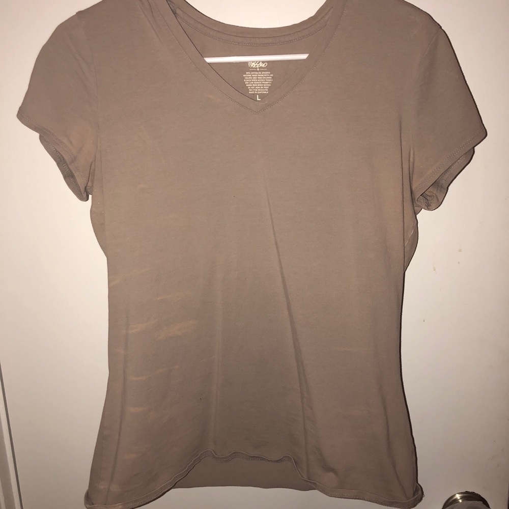beige/brown t-shirt